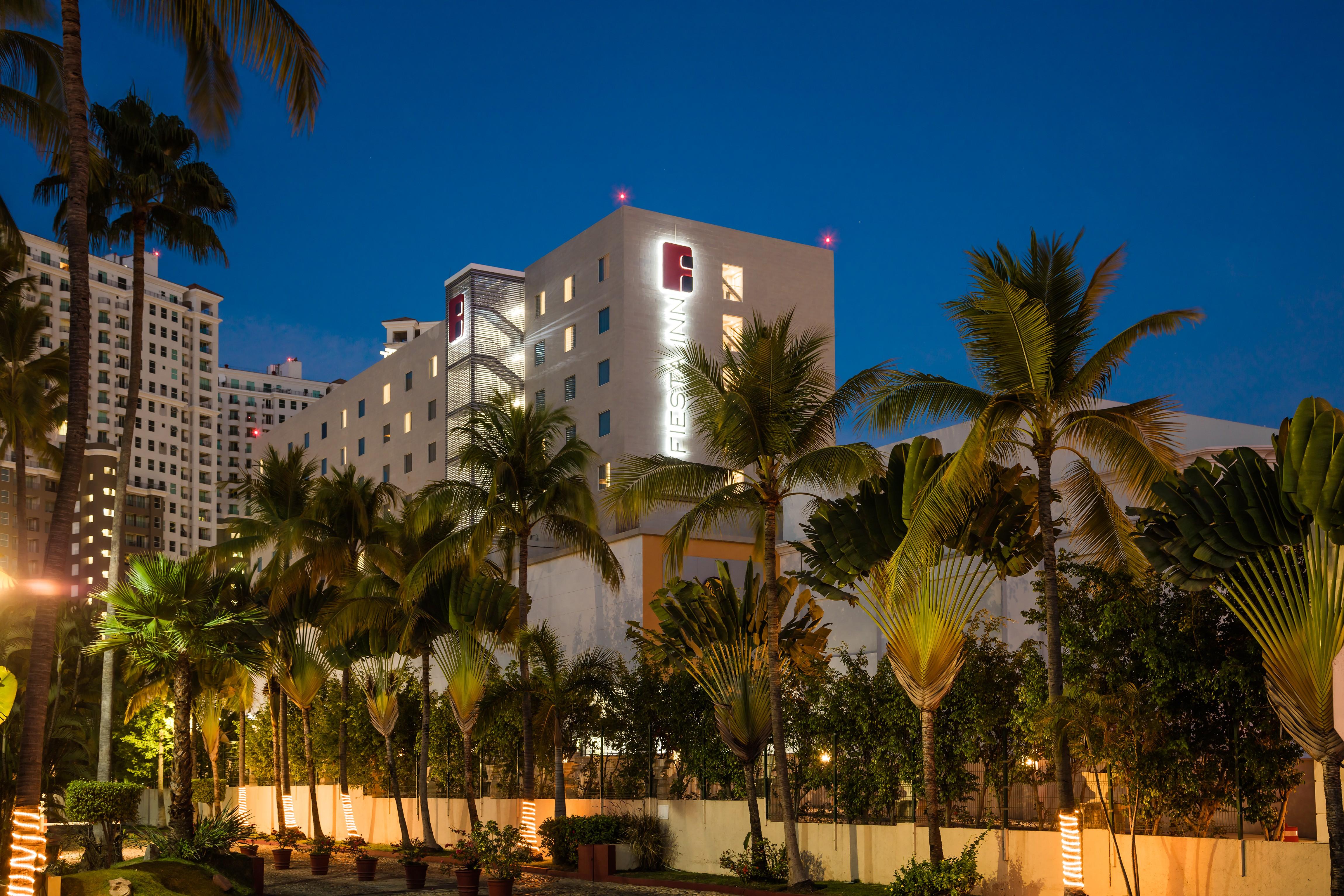 Fiesta Inn Puerto Vallarta Isla Екстериор снимка
